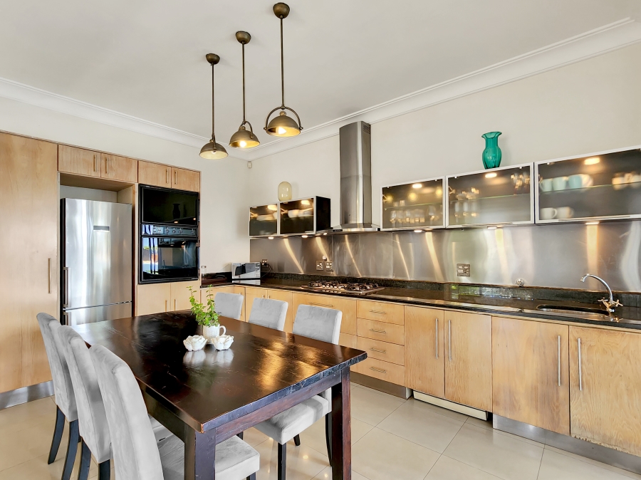 3 Bedroom Property for Sale in Sea Point Western Cape